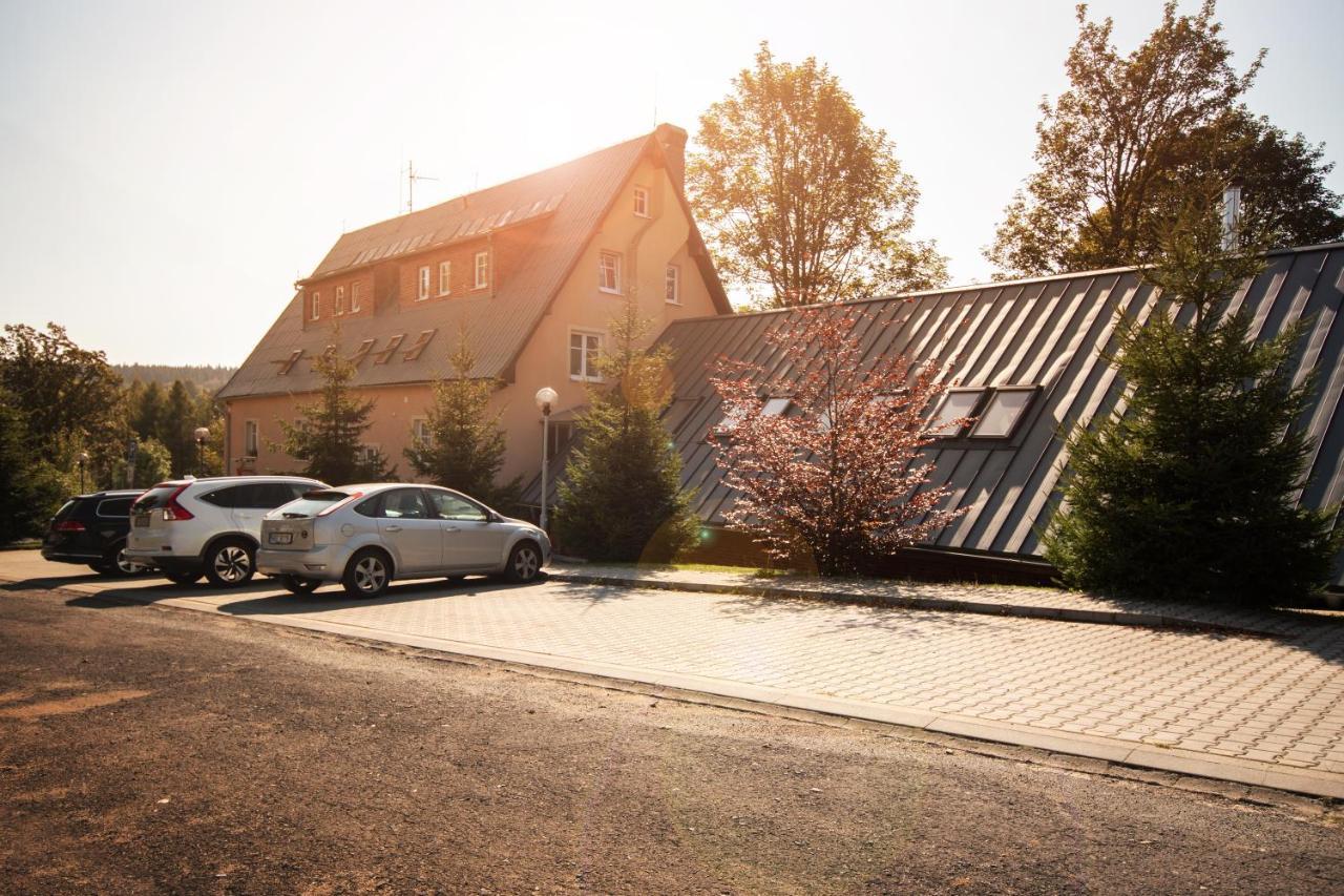 Restaurant & Penzion Avionika Kovářská Exterior foto